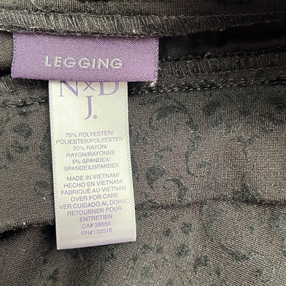 Not Your Daughter’s Jeans black pattern pull-on leggings - Picture 7 of 13